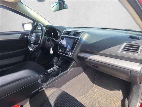 Used 2018 Subaru Outback 2.5i Premium image 17