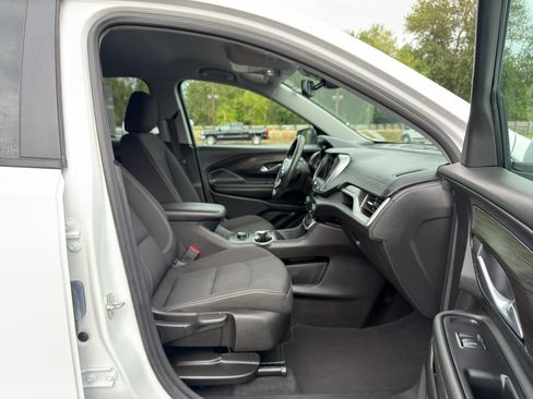 Used 2024 GMC Terrain SLE AWD/4WD image 14