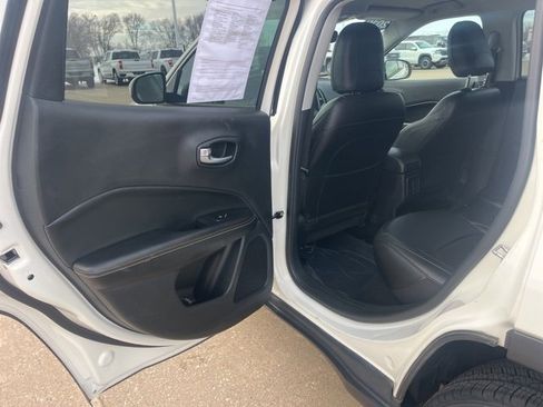 Used 2019 Jeep Compass Latitude image 32