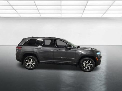 Used 2024 Jeep Grand Cherokee Limited AWD/4WD image 3