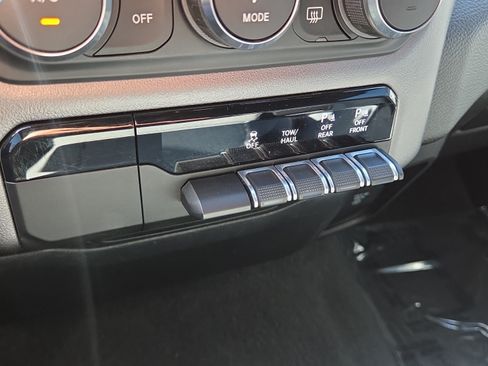 Used 2023 RAM 1500 Big Horn AWD/4WD image 37