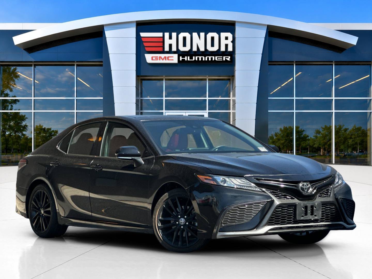 Used 2021 Toyota Camry XSE FWD image 2