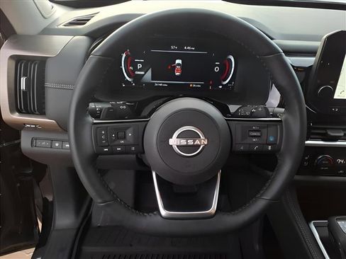 Used 2024 Nissan Pathfinder Platinum w/ Cargo Package image 5