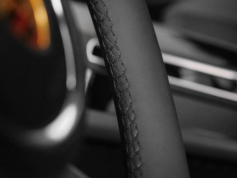 Used 2025 Porsche Macan image 30