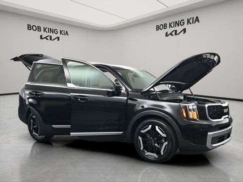 Used 2024 Kia Telluride EX image 2