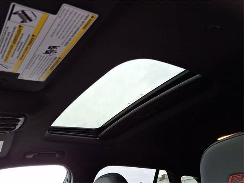 Used 2024 Chevrolet Trax RS w/ Sunroof Package image 13