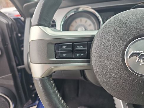 Used 2010 Ford Mustang Convertible image 18