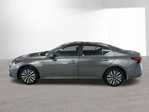 Certified 2023 Nissan Altima 2.5 SV FWD image 36
