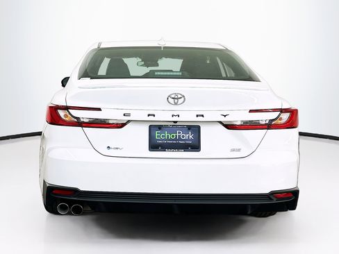 Used 2025 Toyota Camry SE image 7