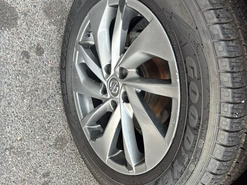 Used 2015 Nissan Rogue SL image 30