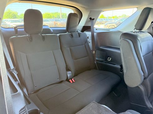 Used 2024 Ford Explorer XLT RWD image 25