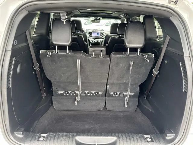 Used 2025 Chrysler Pacifica Limited FWD image 13