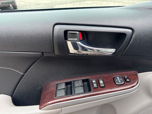 Used 2014 Toyota Camry XLE w/ Leather Package FWD image 13
