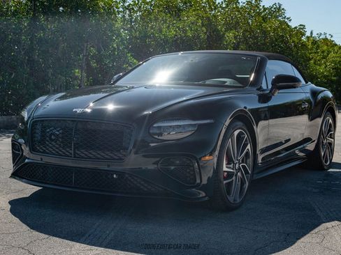 Used 2025 Bentley Continental GT Speed image 16