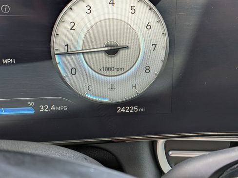 Used 2024 Hyundai Elantra Limited FWD image 29