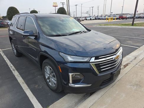 Used 2023 Chevrolet Traverse LT image 9