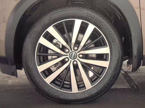 Used 2025 Nissan Pathfinder Platinum w/ Cargo Package FWD image 4