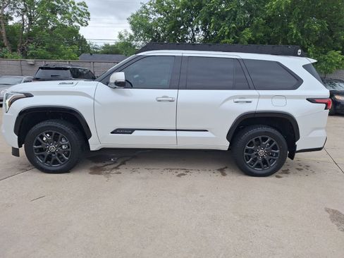 Used 2023 Toyota Sequoia Platinum AWD/4WD image 3