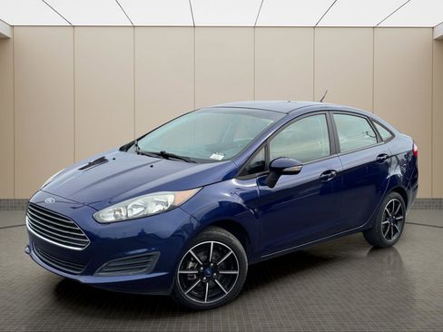 Used 2016 Ford Fiesta SE image 1