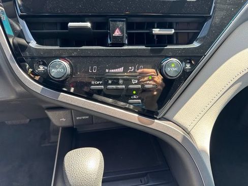 Used 2022 Toyota Camry LE w/ Carpet Mat Package (TMS) FWD image 21