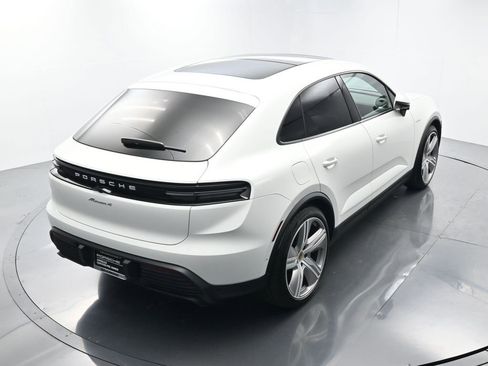Certified 2025 Porsche Macan 4 Electric image 37