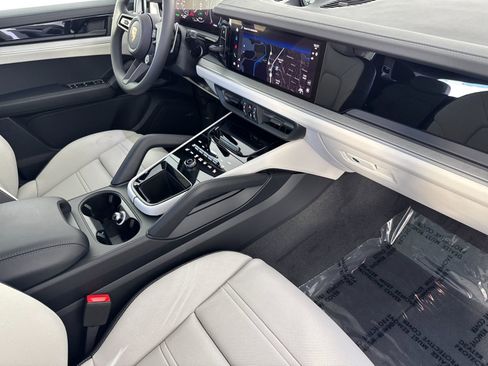 New 2026 Porsche Cayenne S image 18