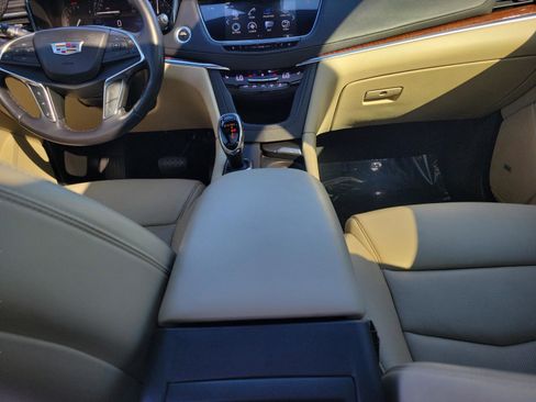 Used 2018 Cadillac XT5 Luxury w/ Driver Awareness Package image 16