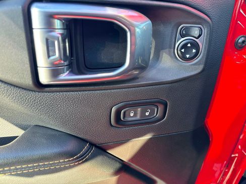 Used 2024 Jeep Wrangler Unlimited Sahara w/ Technology Group image 7