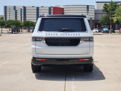 Used 2023 Jeep Grand Wagoneer L Series III w/ Rear Seat Video Group 1 AWD/4WD image 7