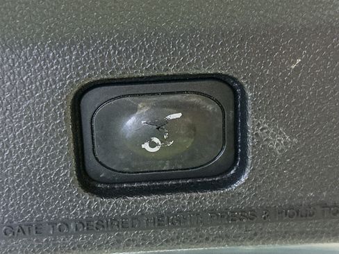 Used 2015 Ford Explorer XLT w/ Equipment Group 202B FWD image 29