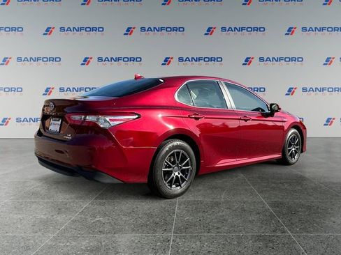 Used 2020 Toyota Camry LE image 5