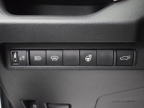 Used 2023 Toyota RAV4 XLE Premium image 17