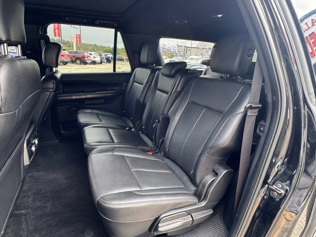 Used 2018 Ford Expedition Max XLT w/ Equipment Group 202A AWD/4WD image 17