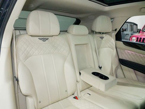 Used 2020 Bentley Bentayga V8 image 37