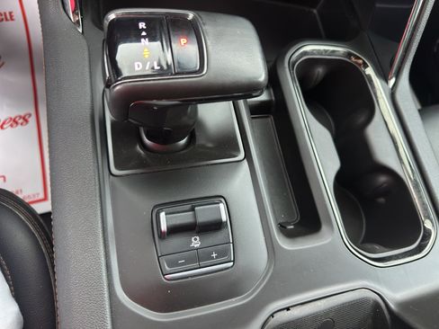 Used 2024 GMC Sierra 1500 AT4 w/ Technology Package image 18