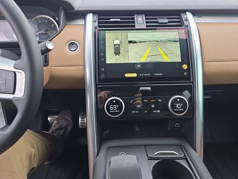 Used 2023 Land Rover Discovery HSE R-Dynamic image 3