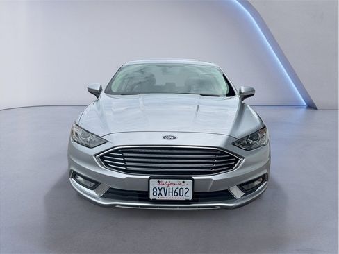 Used 2018 Ford Fusion SE w/ Equipment Group 201A FWD image 2