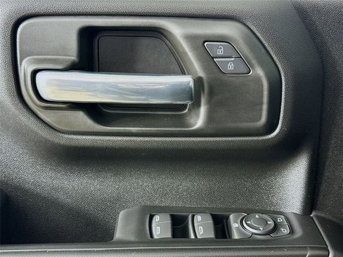 Used 2025 Chevrolet Silverado 1500 Custom image 17
