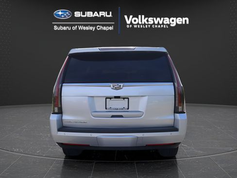 Used 2020 Cadillac Escalade Platinum AWD/4WD image 7