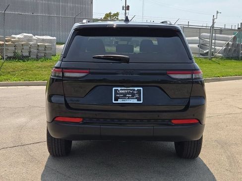 Certified 2024 Jeep Grand Cherokee Altitude AWD/4WD image 11