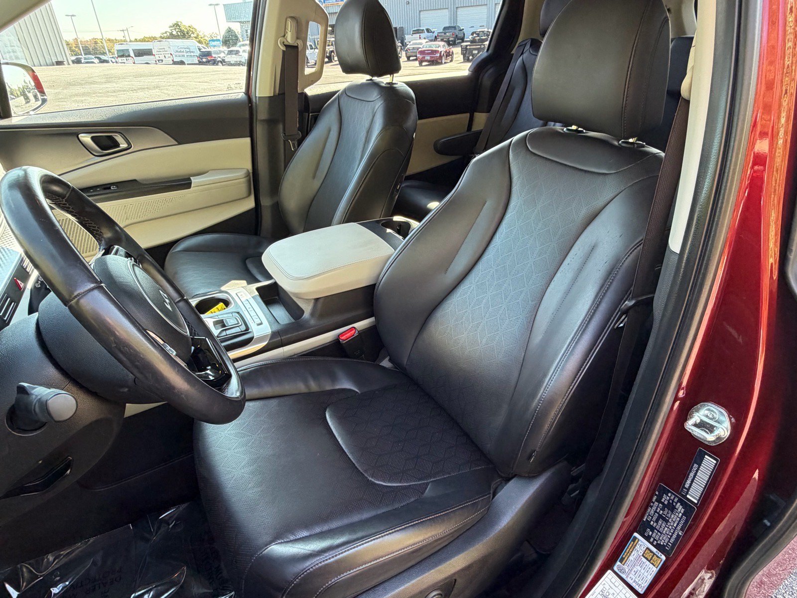 Used 2024 Kia Carnival LX FWD image 22