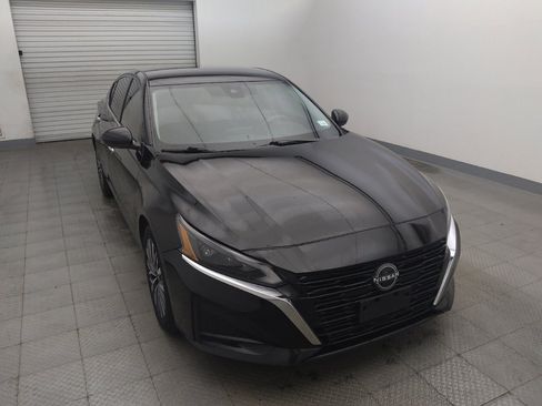 Used 2023 Nissan Altima 2.5 SV FWD image 14