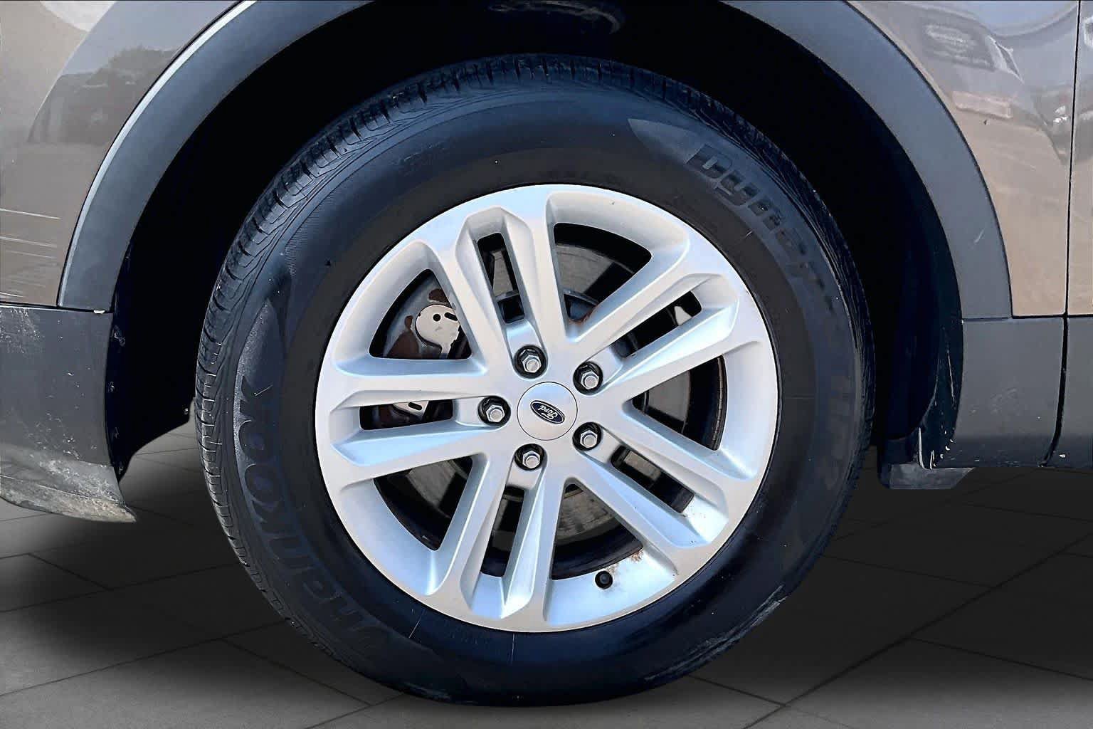 Used 2016 Ford Explorer XLT w/ Class II Trailer Tow Package FWD image 13