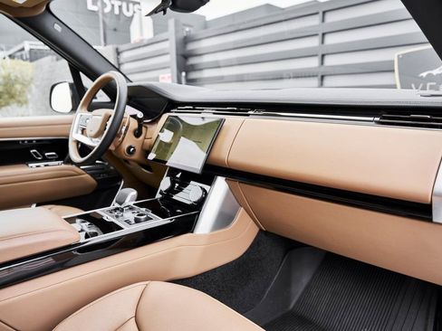 Used 2023 Land Rover Range Rover SE image 37