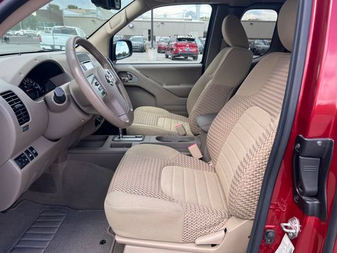 Used 2018 Nissan Frontier SV w/ Value Truck Package AWD/4WD image 9