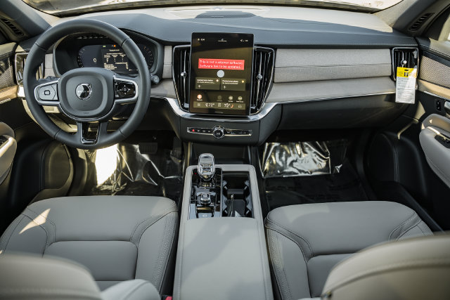New 2026 Volvo XC90 B6 Plus w/ Protection Package Premier AWD/4WD image 20