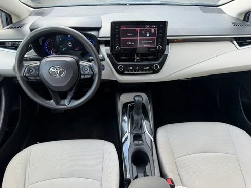Used 2022 Toyota Corolla LE FWD image 2