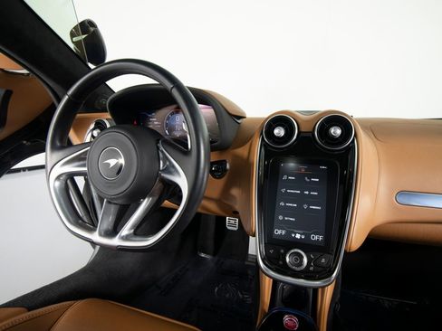 Used 2023 McLaren GT image 25