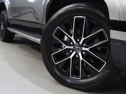 Used 2025 Lexus GX 550 w/ Accessory Package (2T) AWD/4WD image 21