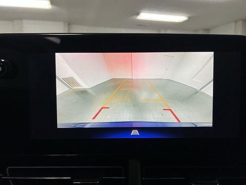 Certified 2024 Chevrolet Trax LT w/ Sunroof Package FWD image 14